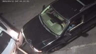 Captan en video camioneta que chocó autos y se marchó