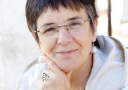 Nieves Álvarez presenta «una historia que son muchas historias», su libro más doloroso