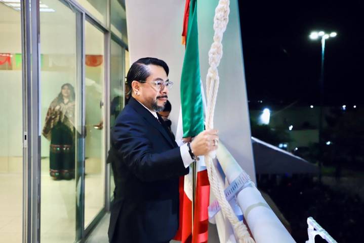Miles de mexiquenses celebran el 215 aniversario de la Independencia en Cuautitlán Izcalli, Nicolás Romero y Tlalnepantla