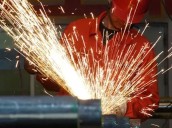 El 43% de las industrias tuvo caída de ventas en julio y cada vez hay más despidos