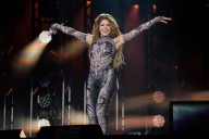 Antonio de la Rúa captado de nuevo en un show de Shakira