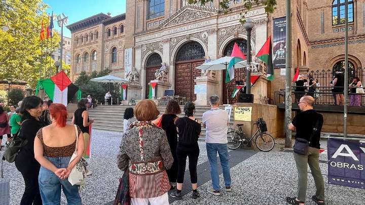 "Pasamos lista": Marea Palestina Zaragoza recuerda durante doce horas a los niños asesinados en Gaza