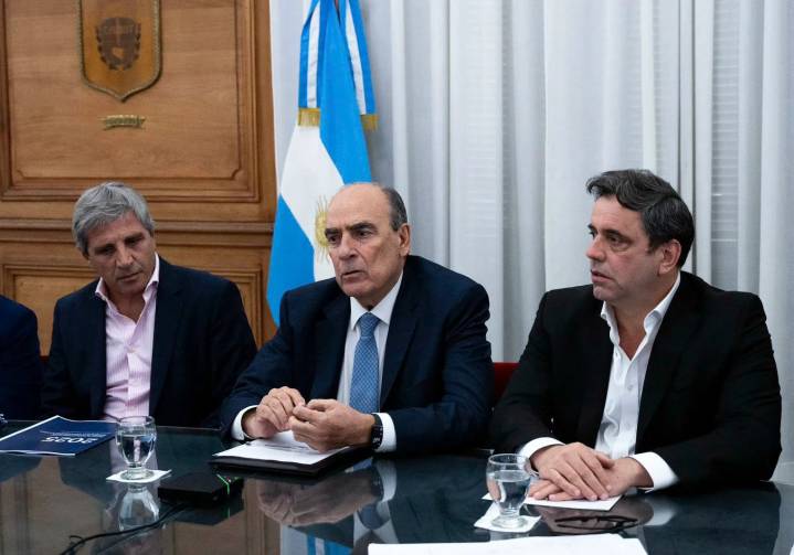 Volantazo: el Gobierno oficializó la restitución del ministerio del Interior y la designación de Lisandro Catalán