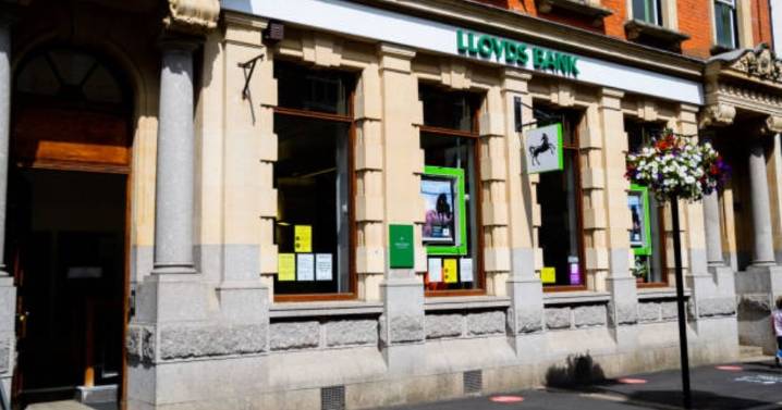 Lloyds Bank urges customers to 'act now' or be £450 worse off