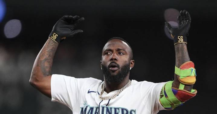 With limited options out of bullpen, Cardinals' lead ruptures in Mariners' breakout 6th