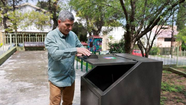 Colocan 43 contenedores de basura 'antosos' en San Pedro