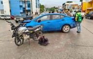 Motociclista menor de edad choca contra automóvil en la calle Estadio