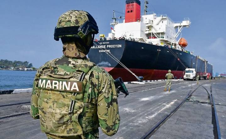 Jueza cita a comparecer a contralmirante Fernando Farías implicado en red de huachicol en Aduanas