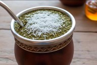 Mate con coco rallado: beneficios nutricionales y cómo incorporarlo a la infusión