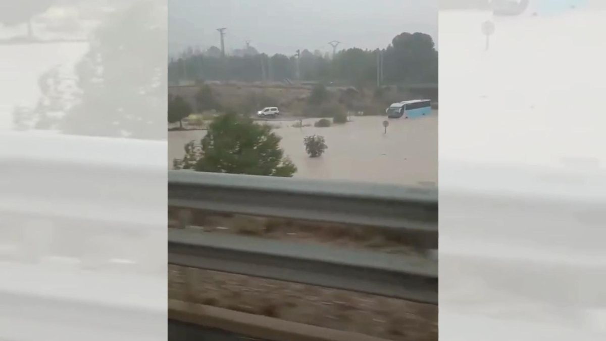 La tromba de agua atrapa al Real Zaragoza juvenil durante casi cuatro horas en la Ciudad Deportiva