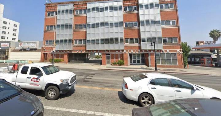 Crews put out non-Injury blaze at East Hollywood office building