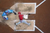 Reds overtake Mets for NL's 3rd wild-card spot by beating Brewers 3