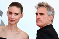 Venecia, en fotos. Del gran gesto de Joaquin Phoenix y Rooney Mara a los looks que marcaron tendencia