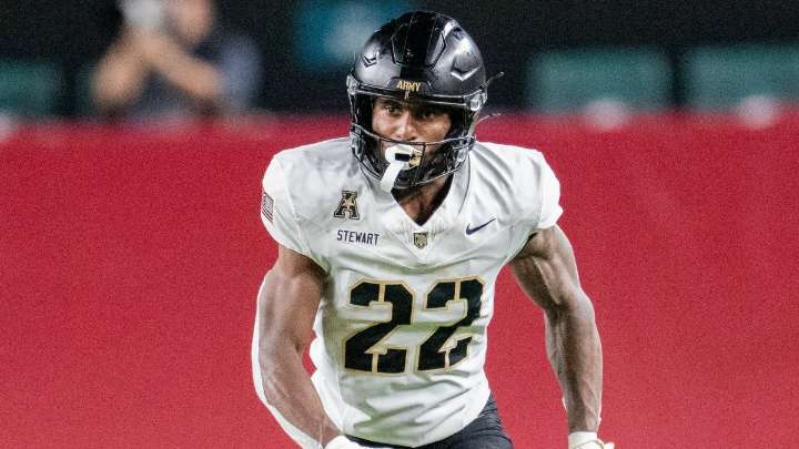 Army football player saves a man from burning crashed car