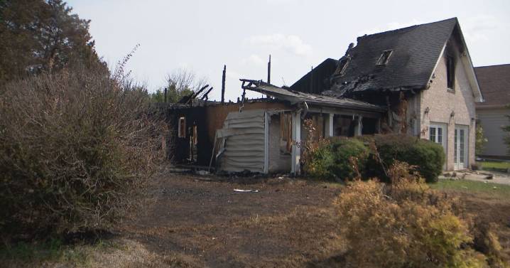 Nashville fire destroys 2 homes; car blocks fire hydrant access during the emergency