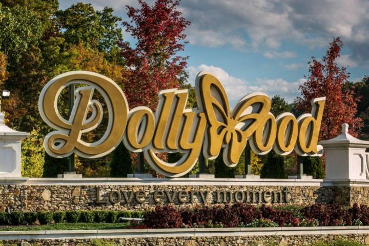 Dolly Parton Suffering From Infection, Misses Major Event