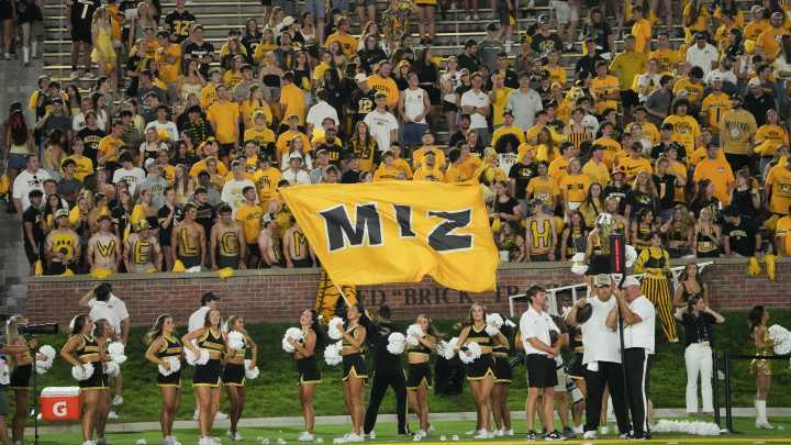 Missouri-Kansas Border War football series history