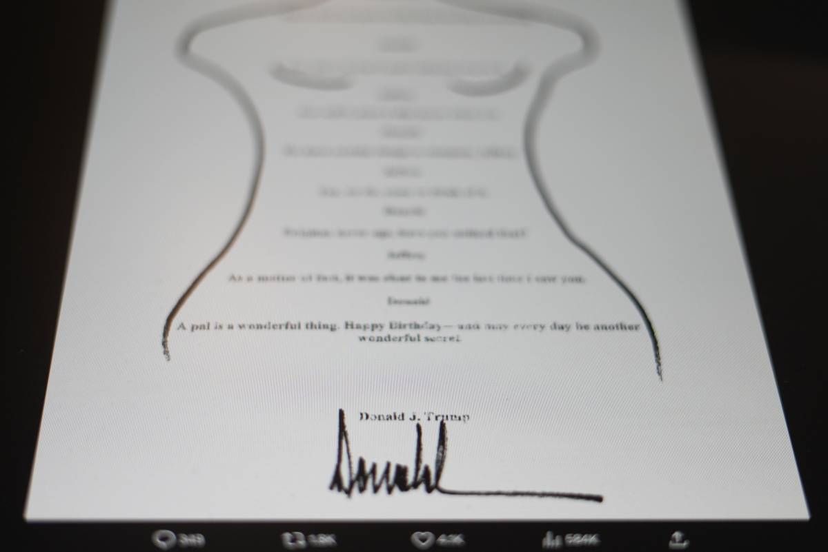 Confirma NYT que la firma de la carta de Trump a Epstein coincide con sus rúbricas en el mismo período