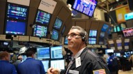 El Riesgo País quedó cerca de los 900 puntos, bonos en baja y cautela en los analistas