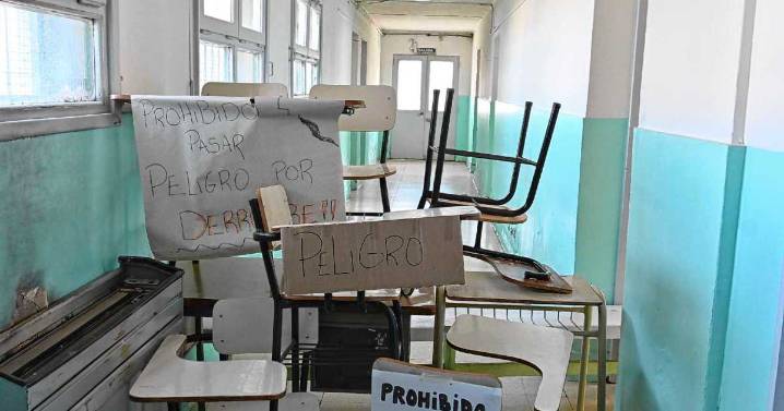 Riesgo de derrumbe en el edificio de Enfermería de Allen: “transitamos espacios que no son seguros»