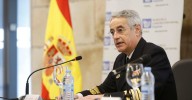 El jefe de la Armada, a Vox: "No estamos para combatir a los cayucos sino para ayudarles"