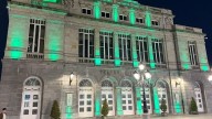 El motivo por el que muchos edificios públicos se han puesto verdes en Asturias