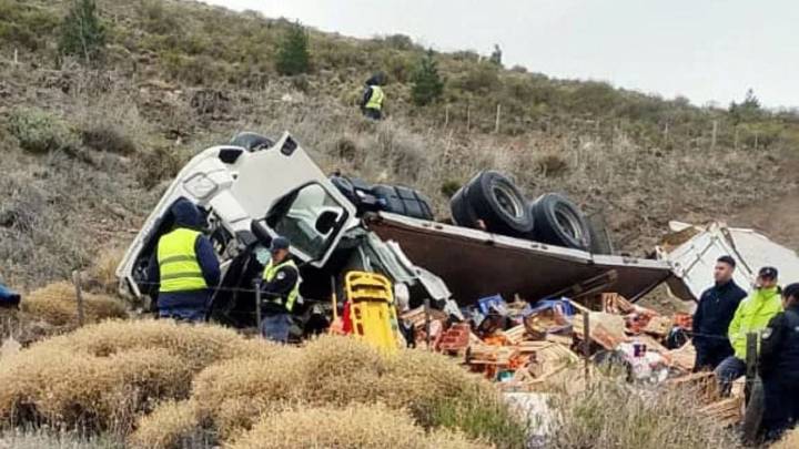 Murió un camionero al despistarse y caer a un barranco en la Ruta 237