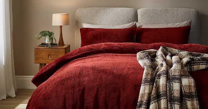 Dunelm's £16 bedding that's 'pure bliss' you 'won't want to get up
