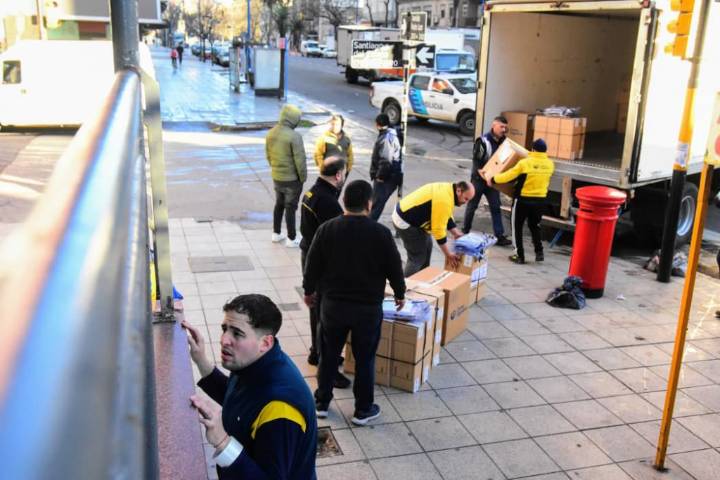 Elecciones 2025: trasladan las urnas desde el Correo a los lugares de votación