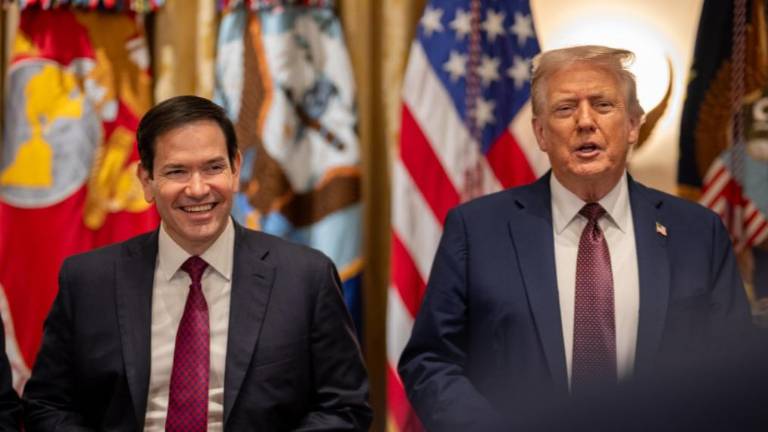Sheinbaum es increíble, elegante, hermosa, pero México está dirigido por cárteles, dice Trump
