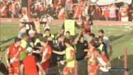 Los hinchas de Deportivo Maipú invadieron la cancha para pegarle a los jugadores