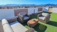 Apartamento turístico ideal para disfrutar del Mediterráneo: amplio piso con terraza, piscina y a 100 metros del mar