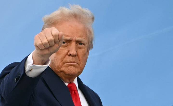 Trump amenaza a Venezuela con consecuencias "incalculables" si no acepta retorno de migrantes
