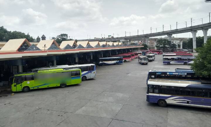 TGSRTC Resumes Services from Flood-Hit MGBS, Festive Rush Swells