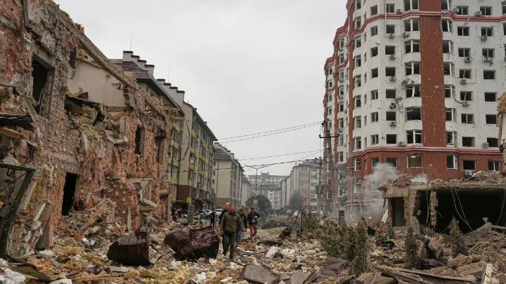 Large Russian Drone And Missile Attack On Kyiv Kills 4 And Wounds At Least 10
