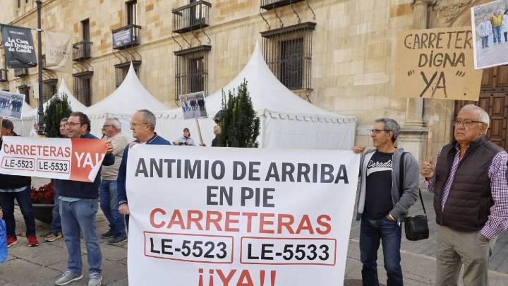 Chozas protesta a las puertas de la Diputación