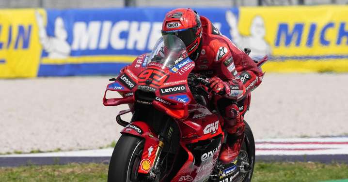 Marc Márquez se recupera de su error del sábado con una nueva victoria y puede ser campeón en Japón
