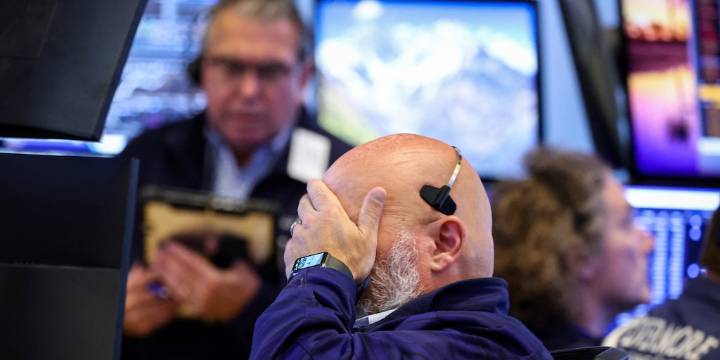 Mercados: los bonos profundizan las perdidas, mientras se extienden las negociaciones del equipo económico en EEUU