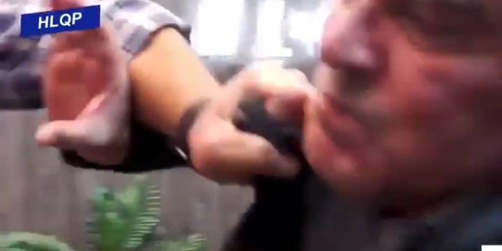 Una discusión terminó a los golpes entre un histórico conductor y un sindicalista en un streaming de Uruguay
