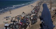 Palestinians return to ruins and US troops land in Israel as Gaza ceasefire holds