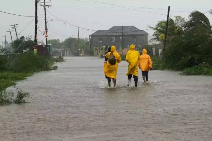 SRE activa números de emergencia para mexicanos en el Caribe por Huracán Melissa