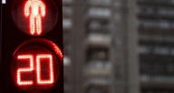 Luz roja que no cambia en Florida: qué puedes hacer sin romper la ley