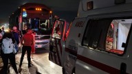 Camión de viaje pasa tope a alta velocidad en la Torreón-Matamoros y mujer resulta con lesiones en la espalda; se reporta delicada