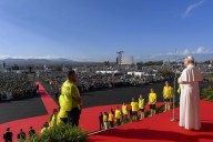 Worldwide Catholic population up, vocations down