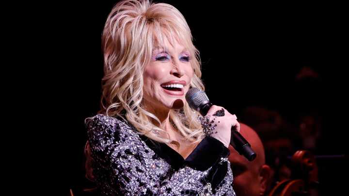 Dolly Parton's sister clears up call for prayers amid health issues