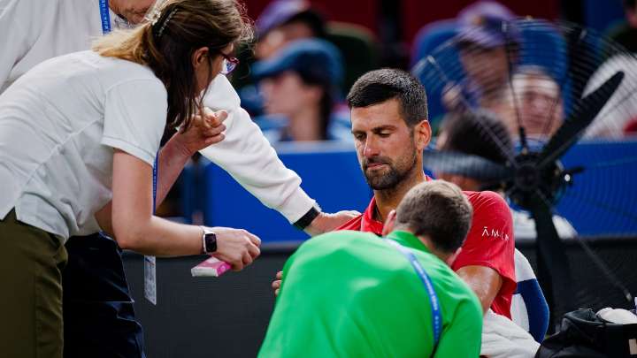 El punto de Munar en Shanghái que terminó de destrozar a Djokovic: acaba en el suelo, le tienen que tomar la tensión...