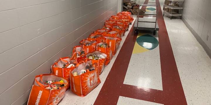 Volunteers stepping up for those in need with federal government closure