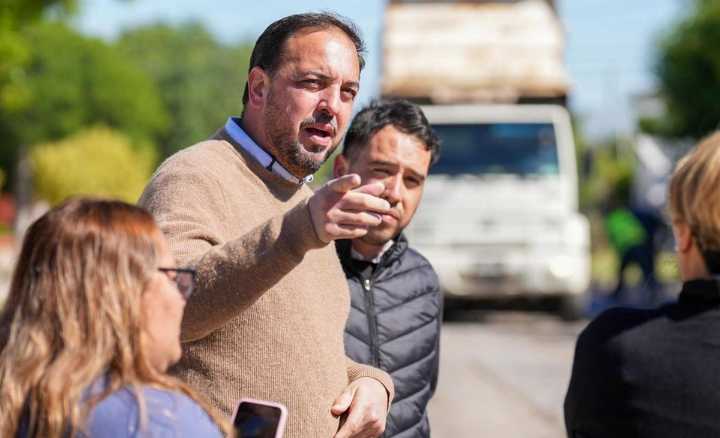 Comprometen asfalto para todo un barrio