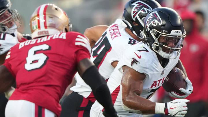 Falcons’ Bijan Robinson breaks RB franchise record during SNF vs. 49ers