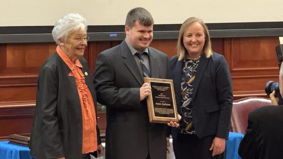 Gov. Ivey awards top employers of disabled Alabamians